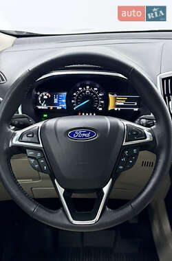 Позашляховик / Кросовер Ford Edge 2019 в 