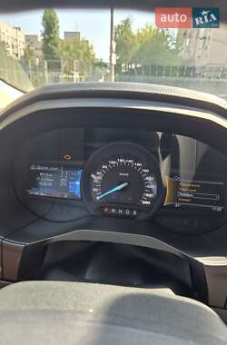 Позашляховик / Кросовер Ford Edge 2023 в 