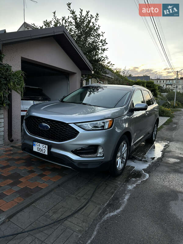 Внедорожник / Кроссовер Ford Edge 2019 в 