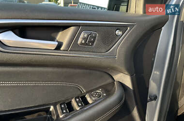 Позашляховик / Кросовер Ford Edge 2019 в 