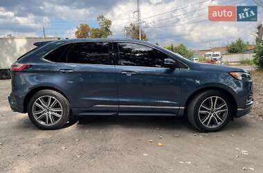 Позашляховик / Кросовер Ford Edge 2019 в 