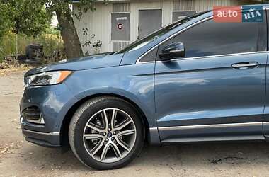 Позашляховик / Кросовер Ford Edge 2019 в 