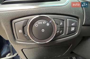 Позашляховик / Кросовер Ford Edge 2019 в 