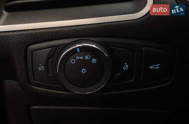 Внедорожник / Кроссовер Ford Edge 2015 в 