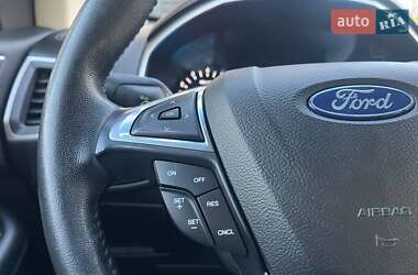 Внедорожник / Кроссовер Ford Edge 2018 в 