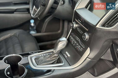 Позашляховик / Кросовер Ford Edge 2016 в 