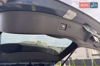 Позашляховик / Кросовер Ford Edge 2016 в 