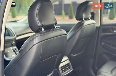 Позашляховик / Кросовер Ford Edge 2016 в 