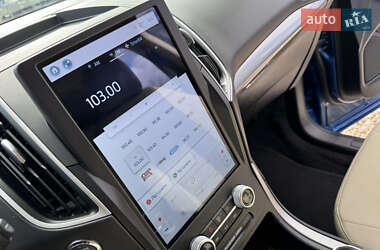 Позашляховик / Кросовер Ford Edge 2022 в 