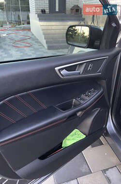 Позашляховик / Кросовер Ford Edge 2022 в 