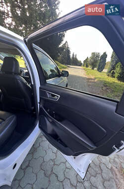 Внедорожник / Кроссовер Ford Edge 2020 в 