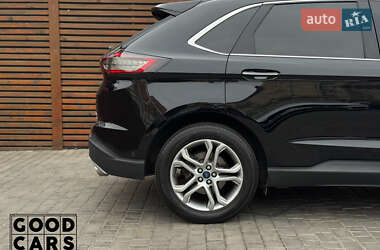 Позашляховик / Кросовер Ford Edge 2016 в 