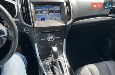 Внедорожник / Кроссовер Ford Edge 2018 в 