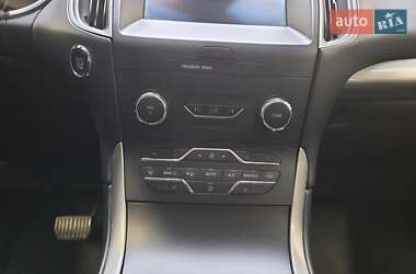 Позашляховик / Кросовер Ford Edge 2019 в 