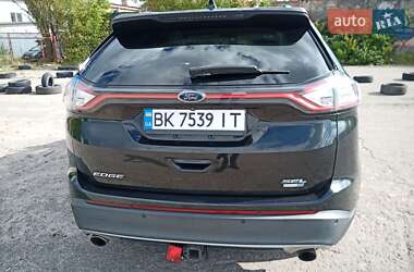 Позашляховик / Кросовер Ford Edge 2015 в 