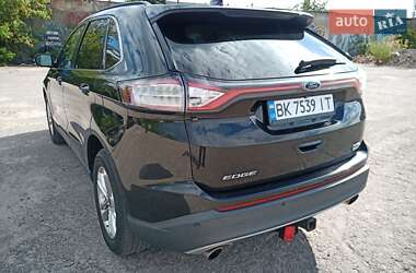 Позашляховик / Кросовер Ford Edge 2015 в 