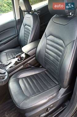 Позашляховик / Кросовер Ford Edge 2015 в 