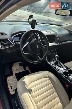 Внедорожник / Кроссовер Ford Edge 2016 в 
