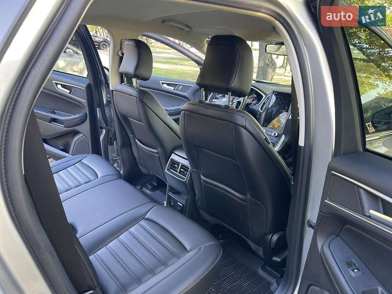 Позашляховик / Кросовер Ford Edge 2021 в 