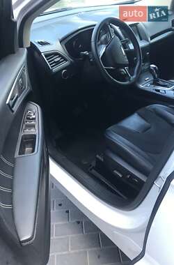 Внедорожник / Кроссовер Ford Edge 2015 в 