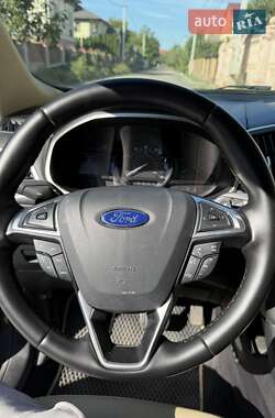 Внедорожник / Кроссовер Ford Edge 2015 в 