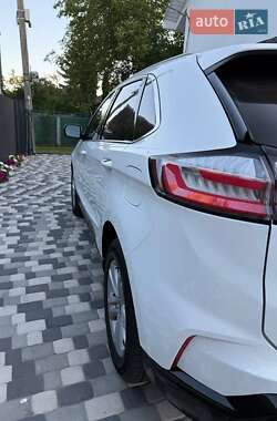 Позашляховик / Кросовер Ford Edge 2020 в 