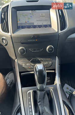 Внедорожник / Кроссовер Ford Edge 2016 в 