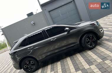Позашляховик / Кросовер Ford Edge 2018 в 