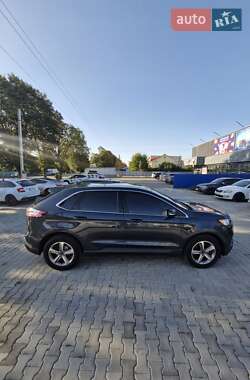 Позашляховик / Кросовер Ford Edge 2019 в 