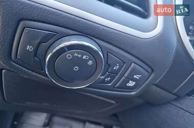 Позашляховик / Кросовер Ford Edge 2019 в 
