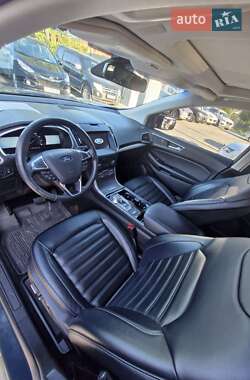 Позашляховик / Кросовер Ford Edge 2019 в 
