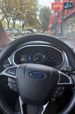 Внедорожник / Кроссовер Ford Edge 2016 в 