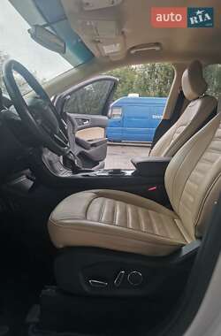 Позашляховик / Кросовер Ford Edge 2018 в 