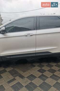 Позашляховик / Кросовер Ford Edge 2018 в 