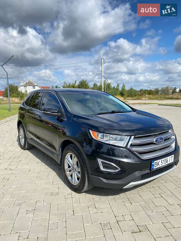 Позашляховик / Кросовер Ford Edge 2015 в 