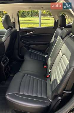 Позашляховик / Кросовер Ford Edge 2015 в 