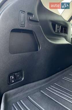 Позашляховик / Кросовер Ford Edge 2015 в 