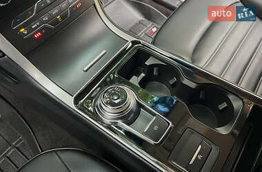 Позашляховик / Кросовер Ford Edge 2020 в 