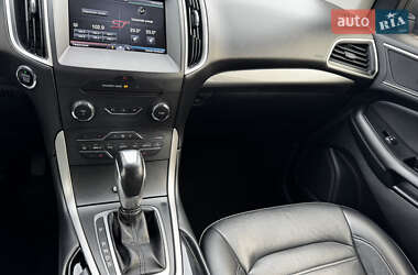 Позашляховик / Кросовер Ford Edge 2015 в 