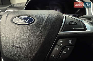 Позашляховик / Кросовер Ford Edge 2018 в 