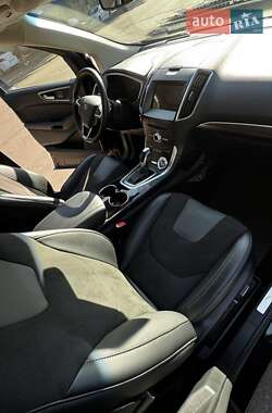 Позашляховик / Кросовер Ford Edge 2018 в 