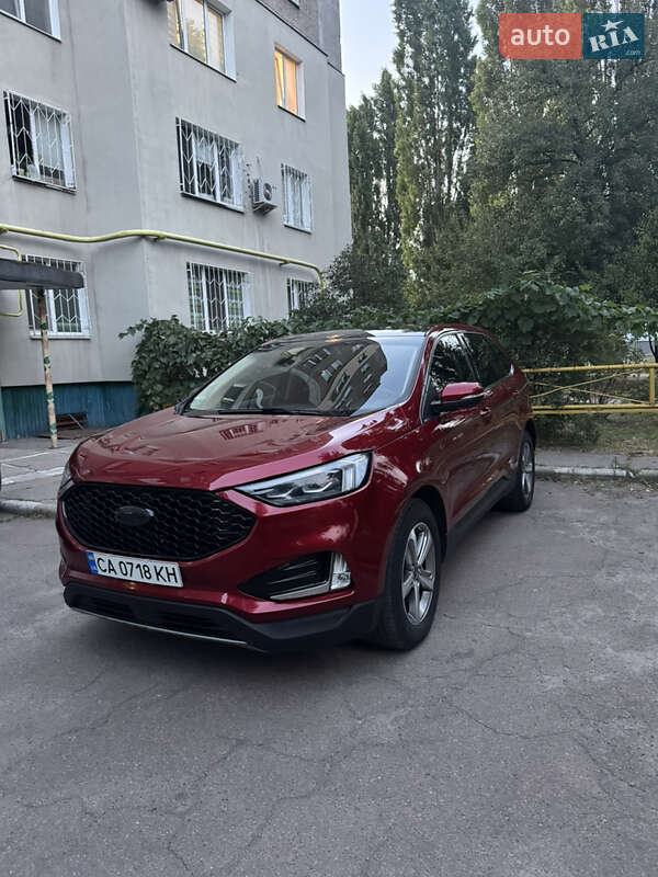 Внедорожник / Кроссовер Ford Edge 2019 в 