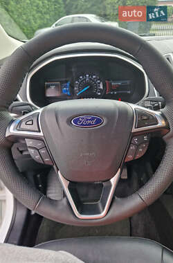 Внедорожник / Кроссовер Ford Edge 2016 в 