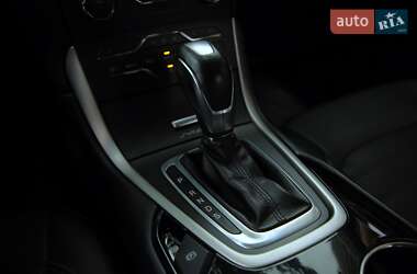 Внедорожник / Кроссовер Ford Edge 2016 в 