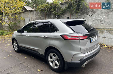 Позашляховик / Кросовер Ford Edge 2019 в 