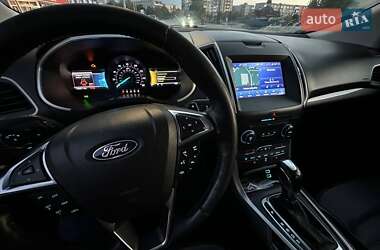 Позашляховик / Кросовер Ford Edge 2018 в 