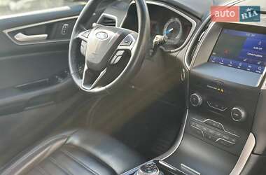 Позашляховик / Кросовер Ford Edge 2019 в 