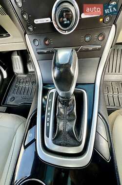 Позашляховик / Кросовер Ford Edge 2015 в 
