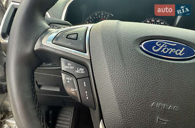 Позашляховик / Кросовер Ford Edge 2017 в 