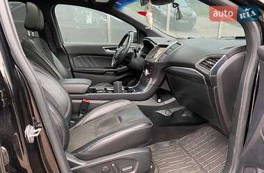 Позашляховик / Кросовер Ford Edge 2019 в 